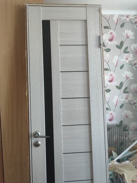 Продам межкомнатную дверь