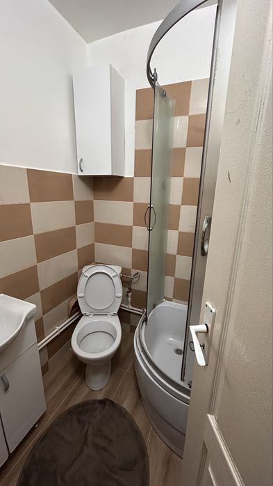 Persoana Fizica ofer spre inchiriera garaoniera situata in zona Podu Ros, utilata complet