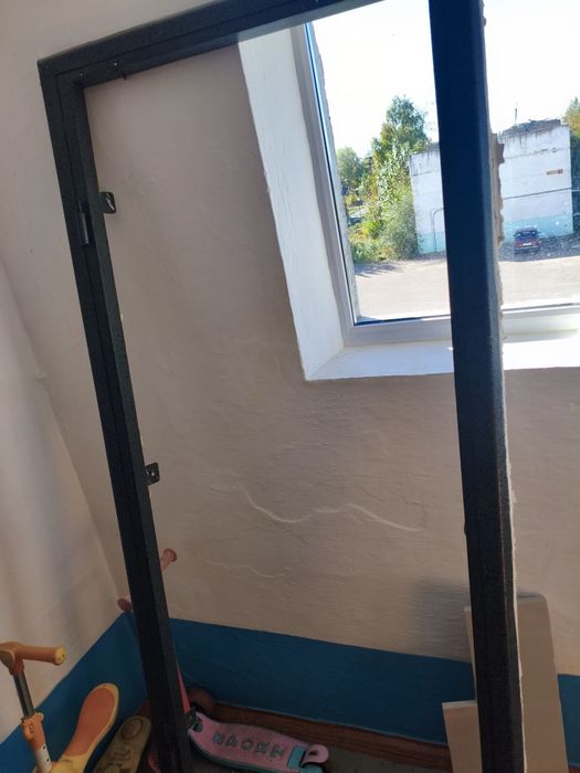 Продам входную дверь