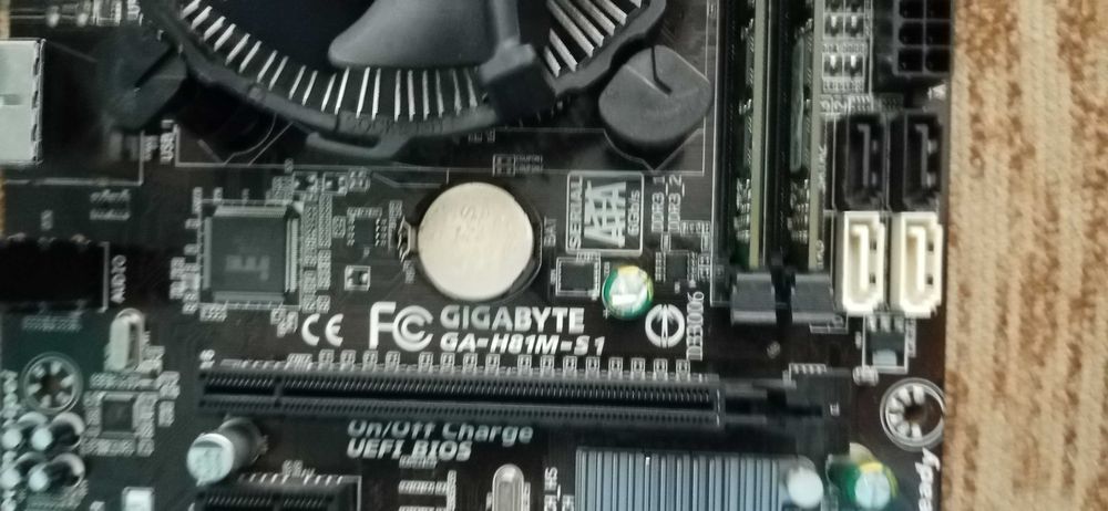 Продавам Дъно gigabite