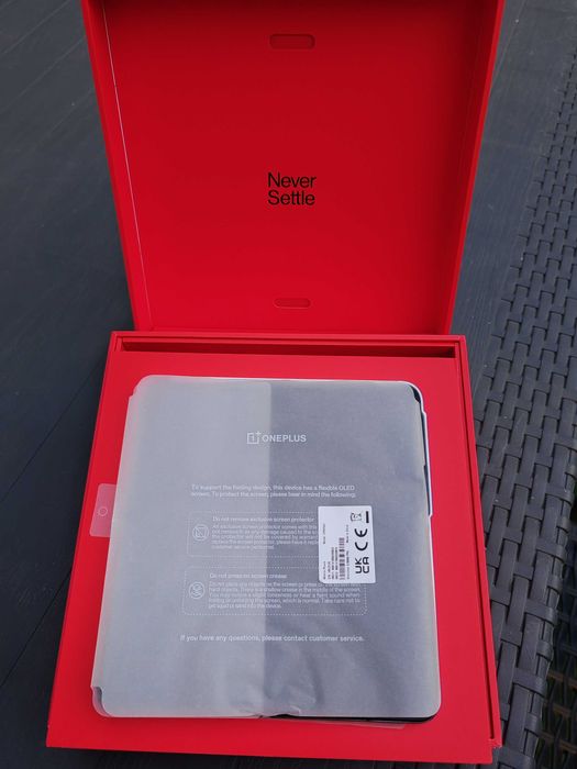 Продавам OnePlus Open