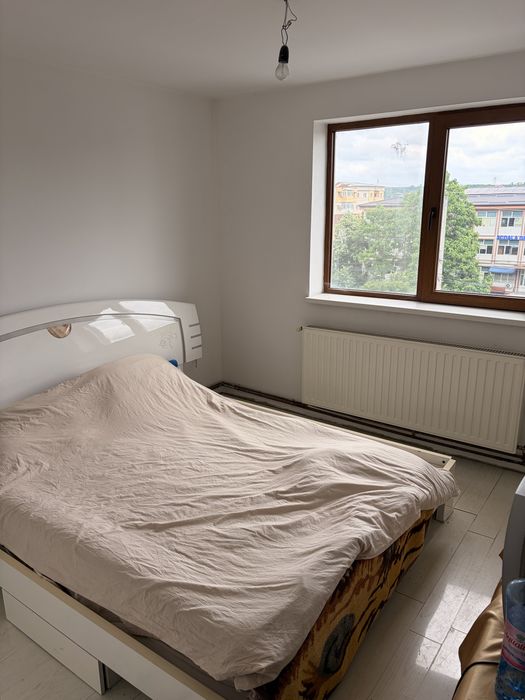Inchiriez apartament 3 camere decomandat