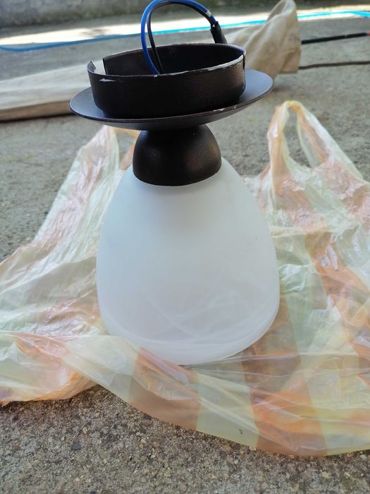 Продавам лампа за окачване на таван