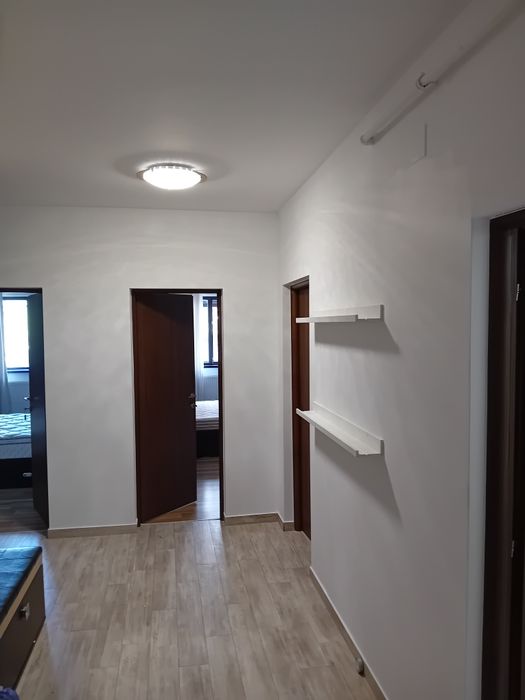 Închiriez apartament cu 3 camere decomandat