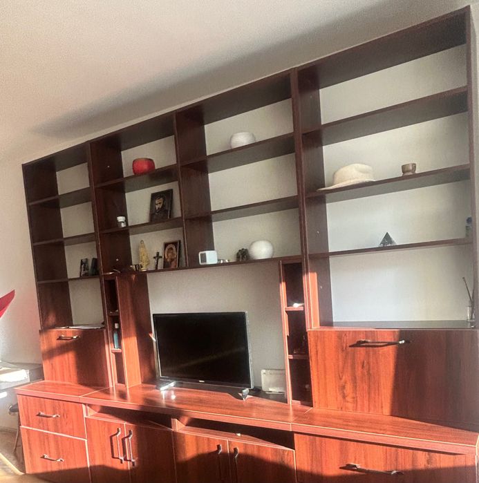 Biblioteca in stare foarte buna