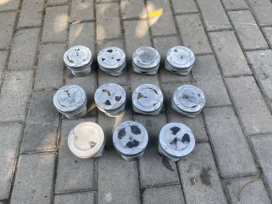 Поршня с шатунами на двигатель N63. BMW