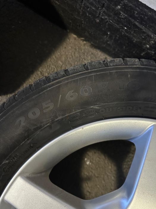 205/60/R17  на дисках комплект