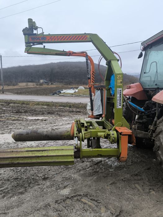 Infoliator de baloti cu autoincarcare