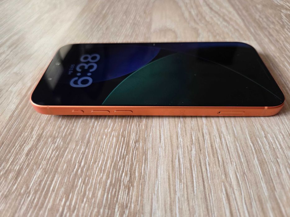 Продавам iPhone 17 Pro Max в уникалния и изключително атрактивен цвят Cosmic Orange. Телефонът е в безупречно състояние, неразличим от нов!
