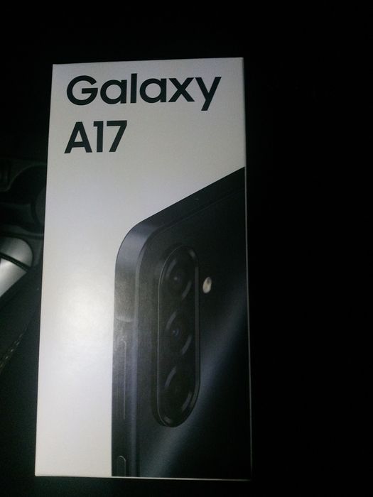 Самсунг А17 продам