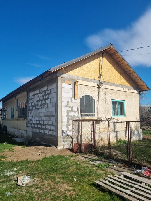 Vând casa Magureni