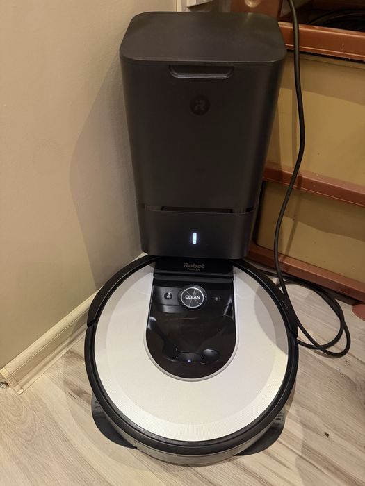 Прахосмукачка робот Roomba i7
