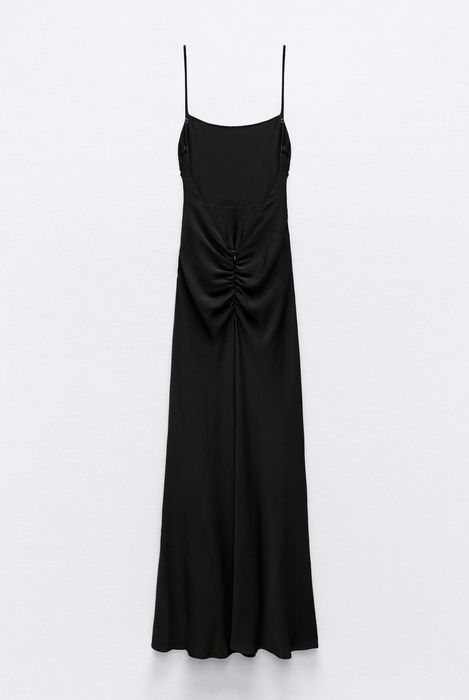 Официална черна рокля с гол гръб