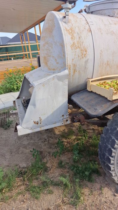 Бочка для воды на колесах рабочая