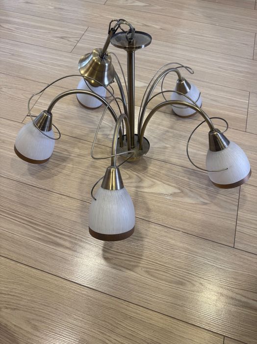 Люстра в хорошем состоянии 3000 тенге мкр.Самал-1, д.40