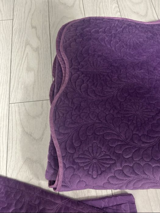 Vand cuvertura+2 fete perna;nou fara eticheta!