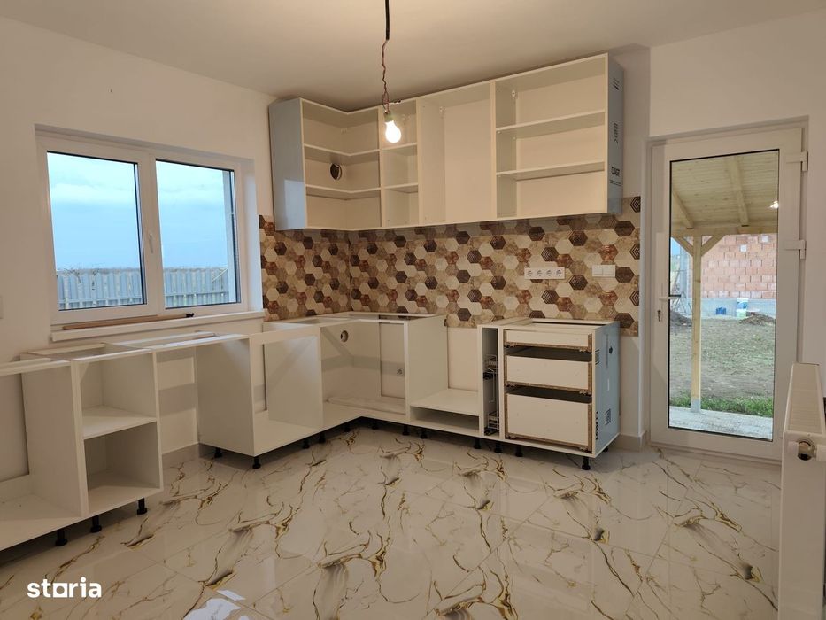 FARA COMISION casa cu 4 camere 2 bai PARTER + Pod Mansardabil la cheie