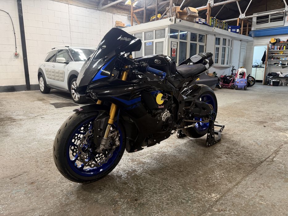 Yamaha R1M 2015 Full Carbon, Akrapovic