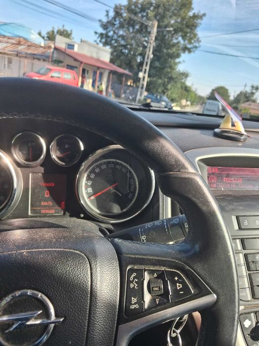 Opel Astra J 2011