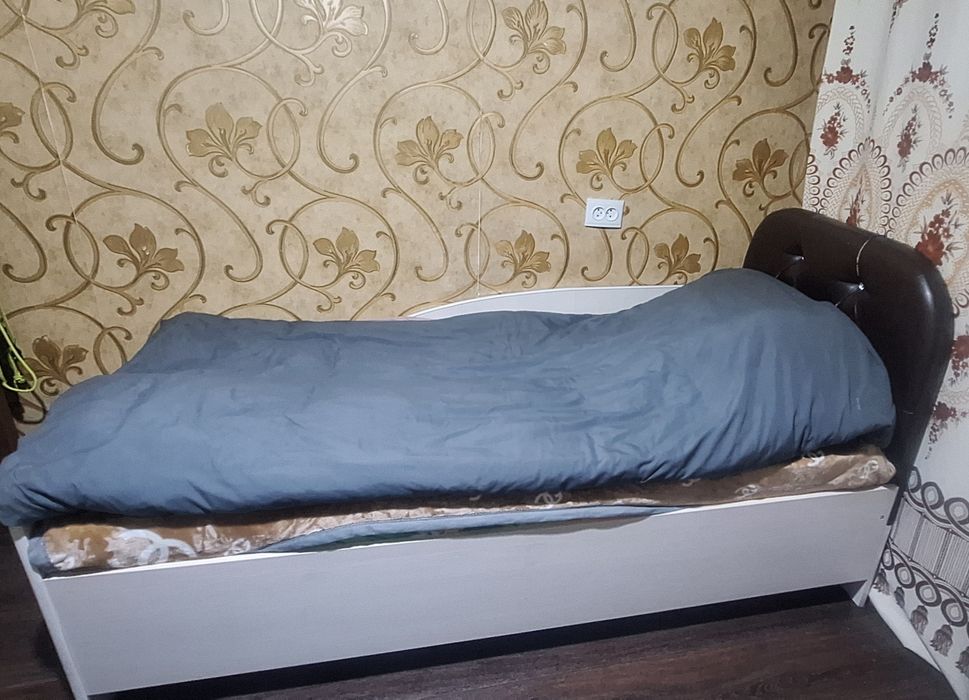 Продам школьный уголок и кровать