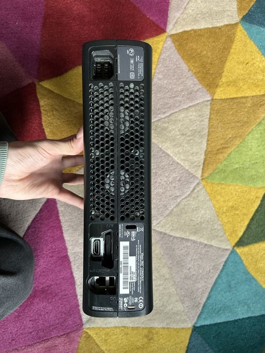 Конзола Xbox 360 с контролер