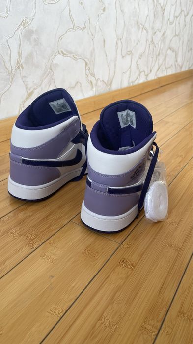 Кроссовки оригинальные, стильные, легкие