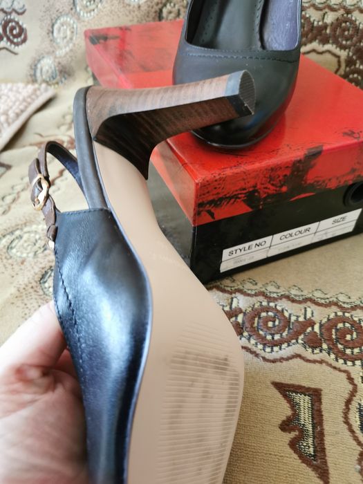 Босоножки новые 40 р