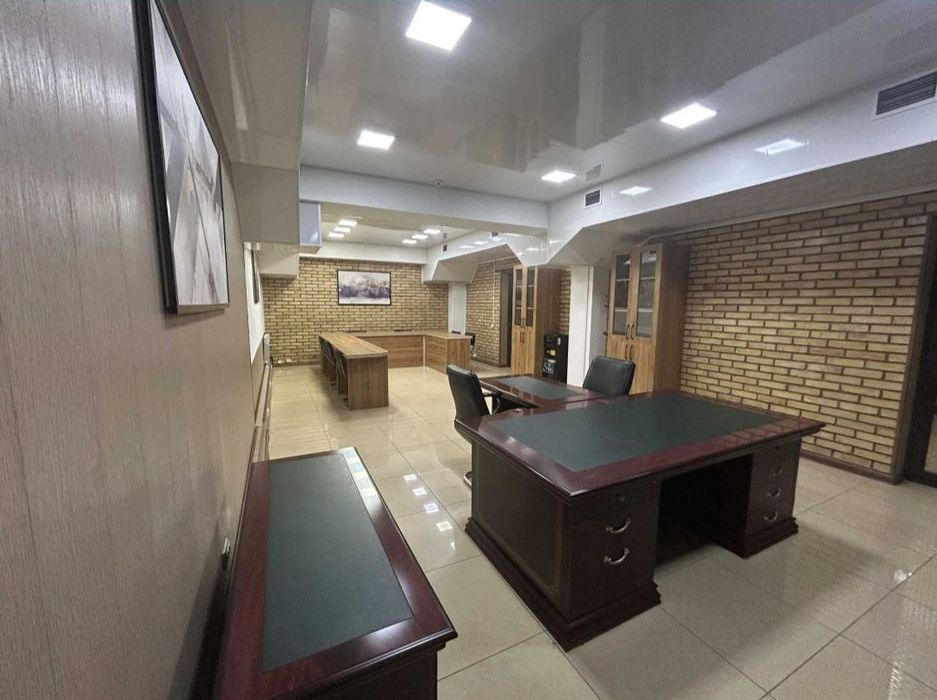 Ц-6. Ул.Шарафа Рашидова. Сдаётся офис  5 комнат 190м2 доступ 24/7!