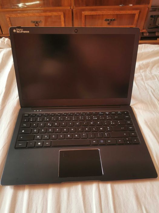 Laptop ultraportabil  Unowhy Y13  foarte subtire,defect,nu porneste