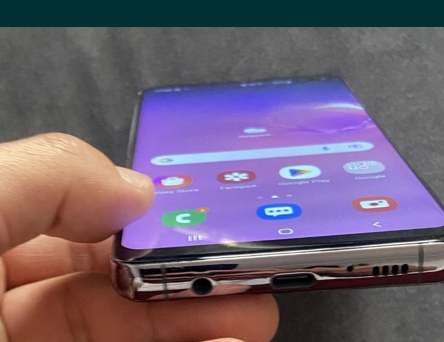 Продам Samsung S10 Plus