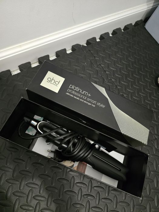 Placă de păr GHD Platinum+ Professional Smart Styler – NOUĂ (Germania)