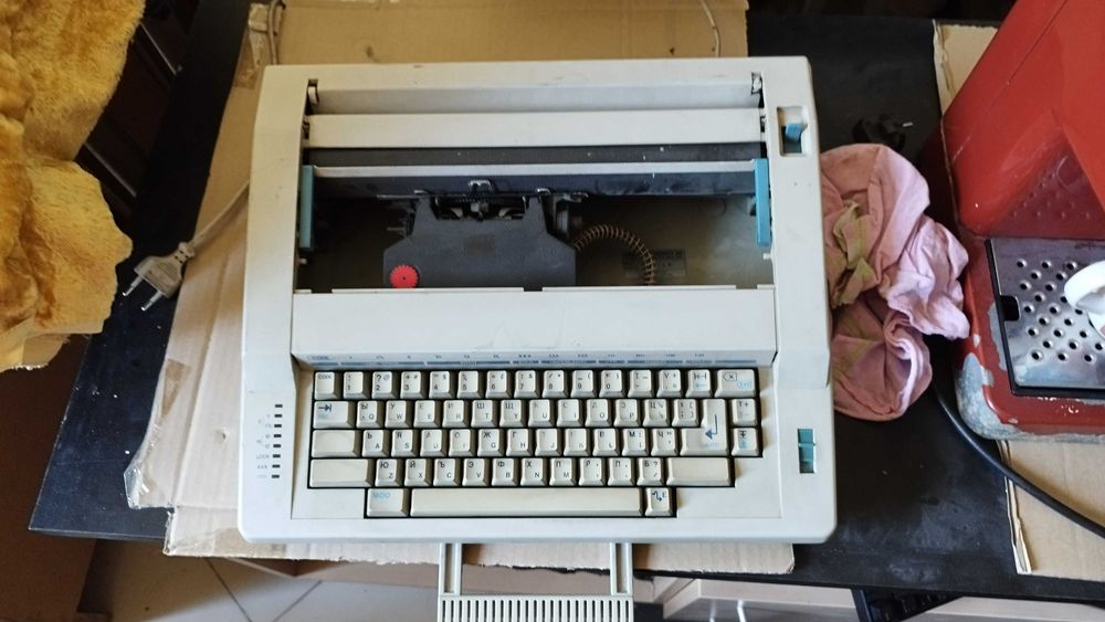 Електрическа пишеща машина Abra electronics ag D5064 за ремонт