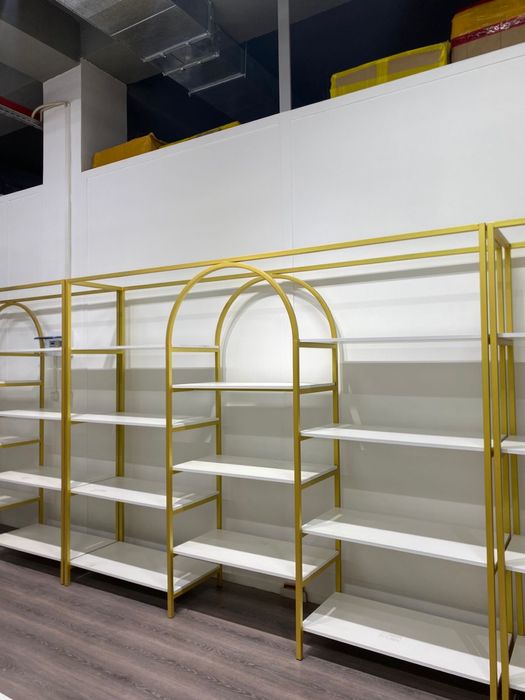 В продаже полки для сумок и обуви.