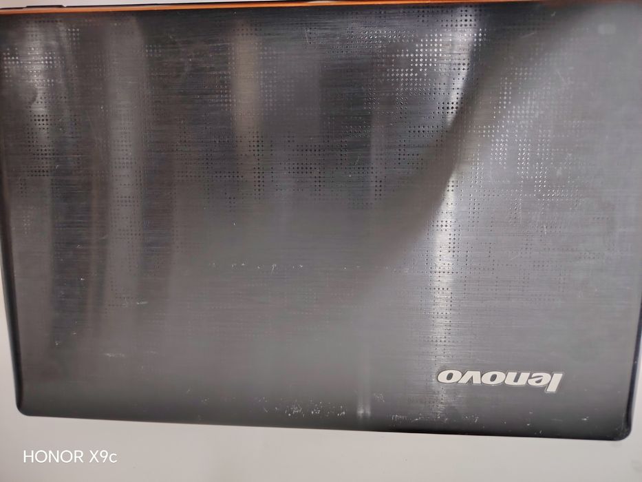 Есть два нерабочих ноутбука.