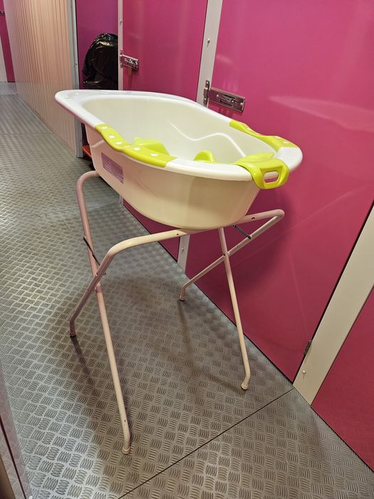 Бебешка вана със стойка