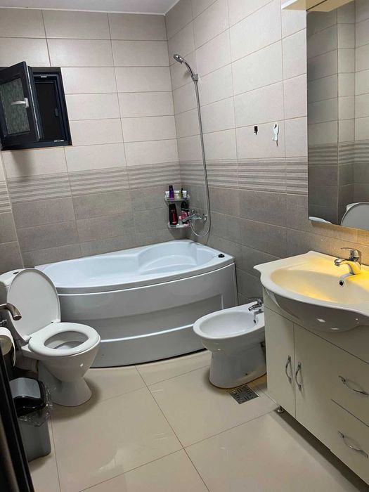 Se inchiriaza apartament cu o camera plus balcon cu suprafata de 46 m patrati in cartier Steaua de Mare 2 , in loc Agigea Jud Constanta