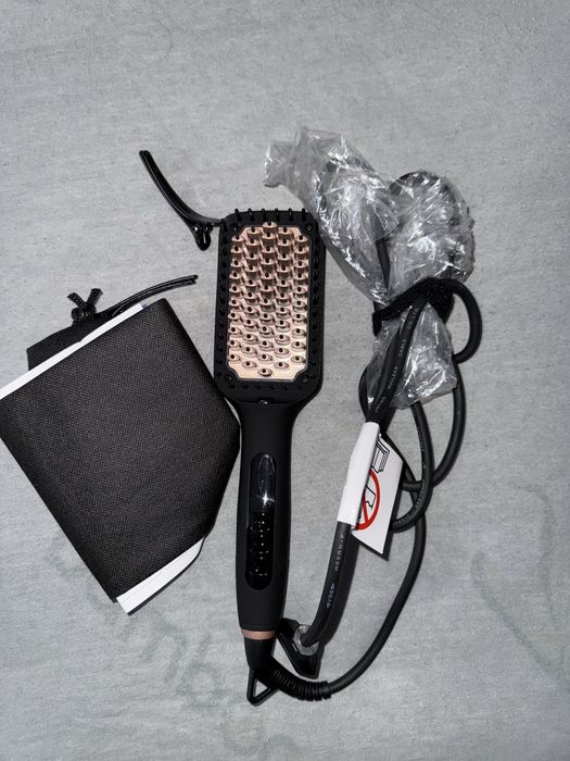 Perie de întins părul nouă!