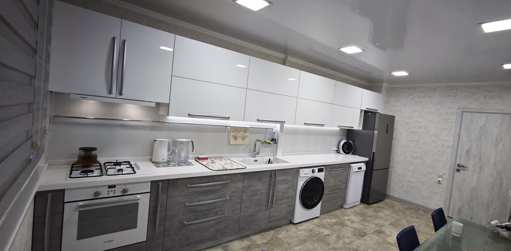 продается 3-комнатная ,второй этаж .