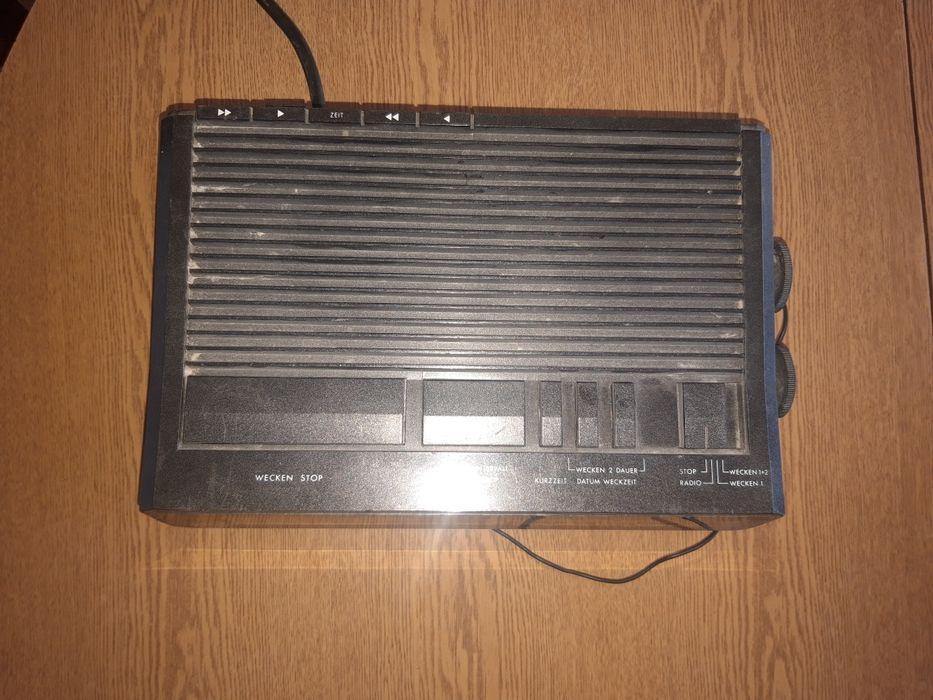 Стари настолни радио часовници