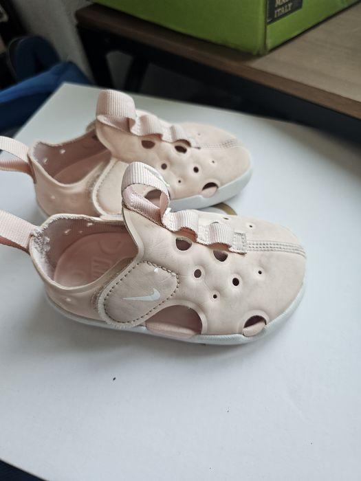 Sandale roz Nike,marimea 21
