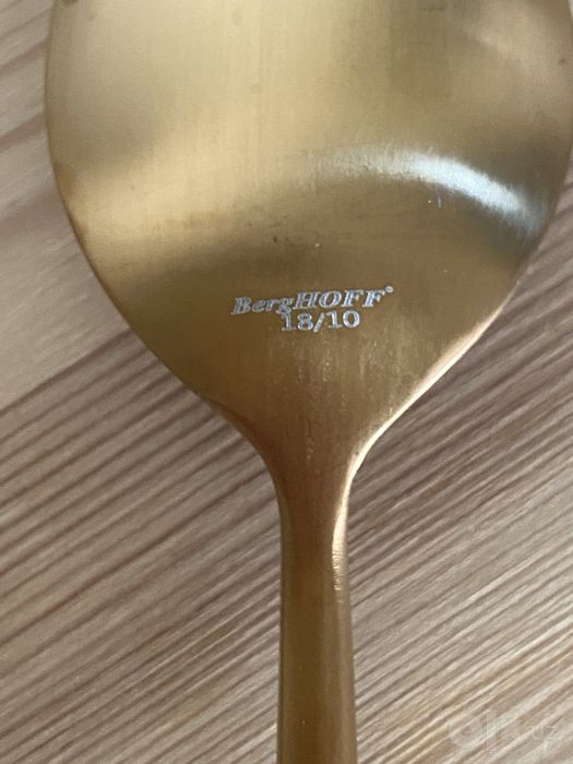 Продам столовые приборы на 2 персоны BergHoff