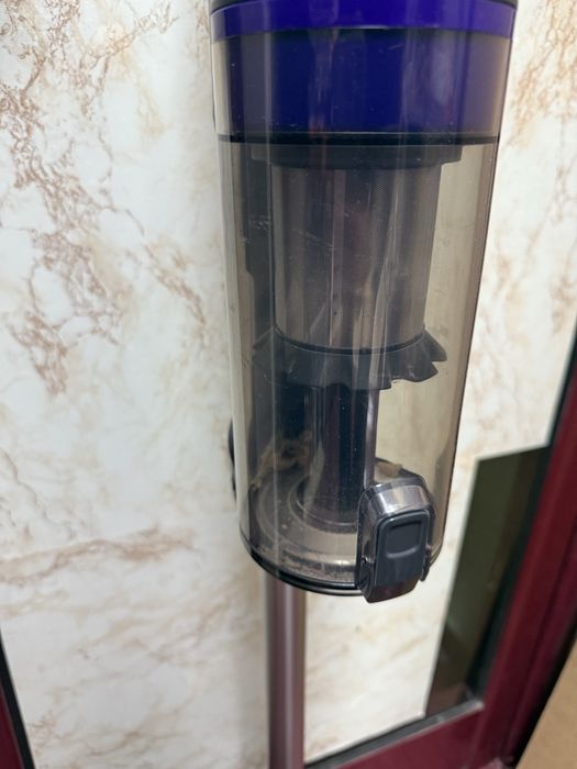 Вертикална прахосмукачка Hoover HF1