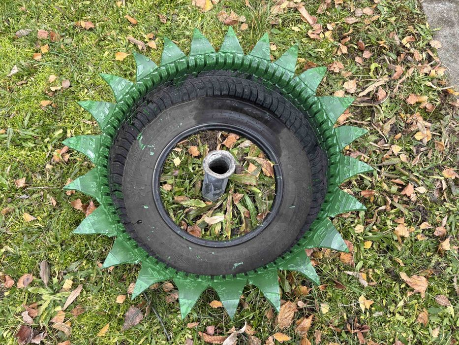 Саксия от гума зелена