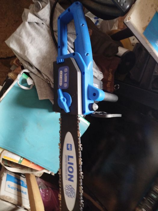 Продается электрическая пила..