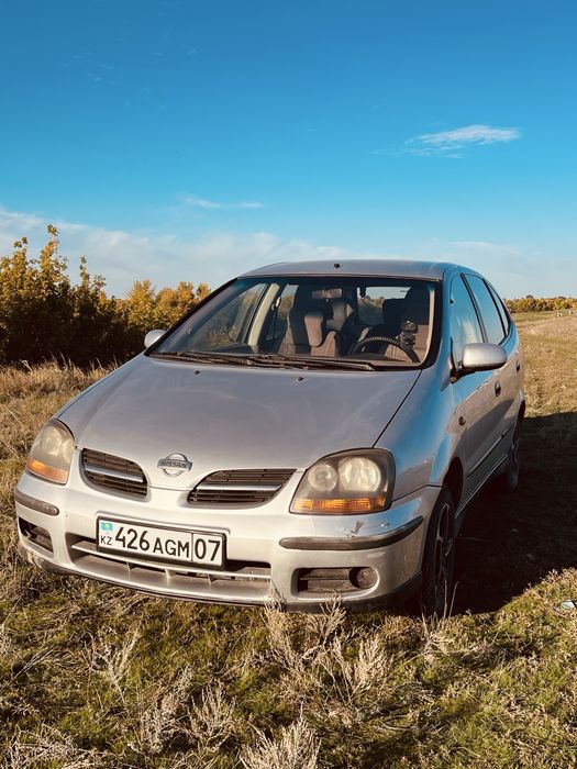Nissan Almera Tino