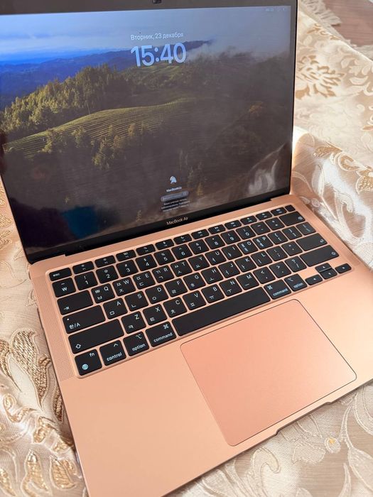Macbook M1 GOLD srochna sotiladi