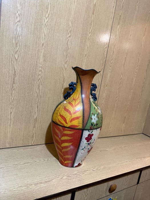 Керамична дизайнерска ваза