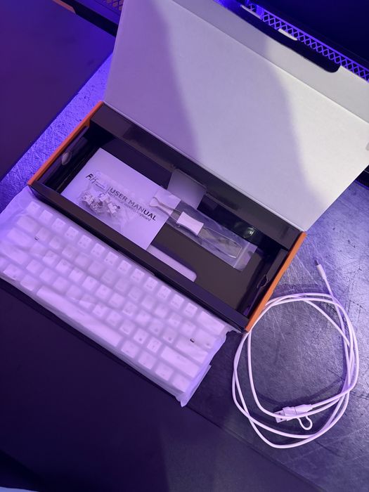 Tastatura mecanica PS5/PC - Royal Kludge RK61 (RGB)