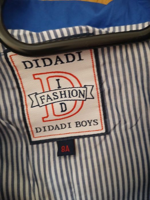 Vand sacouri baieti, stare f. buna, pret 40 lei bucata