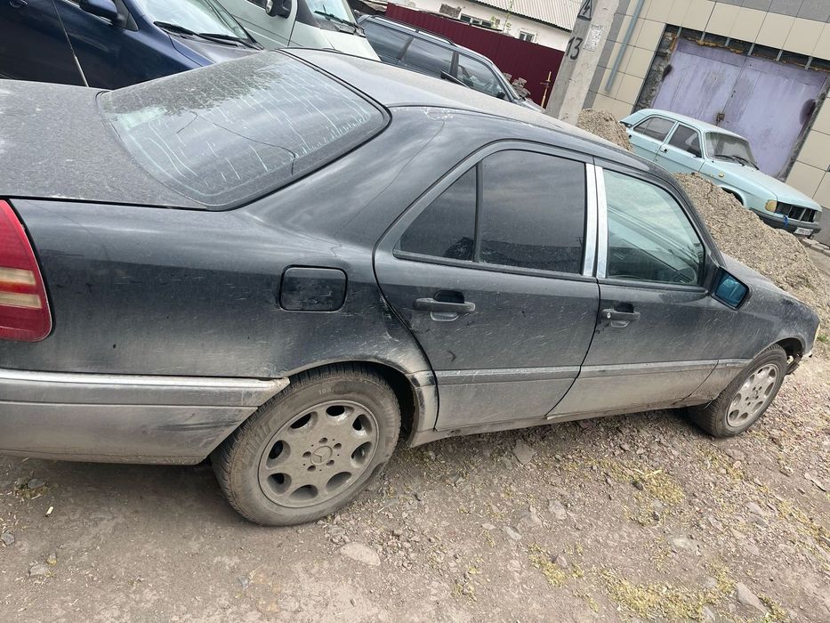 По запчастям продаётся МЕРСЕДЕС С180 W202
